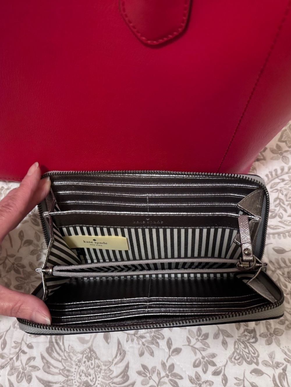 Kate Spade Wallet in Gunmetal Metallic Safiano Leather - Picture 4 of 5